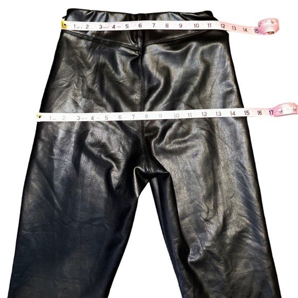 🥇HOST PICK!🥇
TOPSHOP FAUX LEATHER SKINNY PANTS - Picture 5 of 6